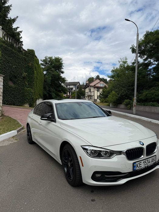 Продаю BMW 330e 2017р