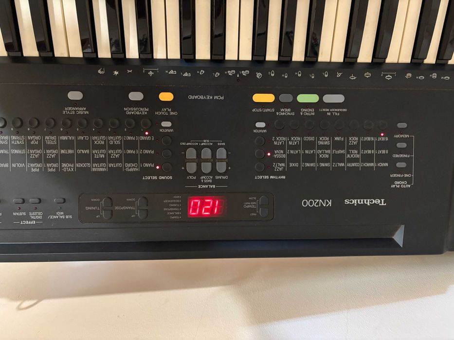 Teclado / órgão eletrónico Technics KN200
