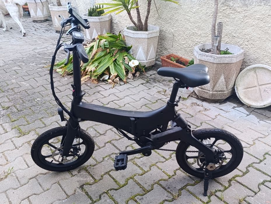 Bicicleta eléctrica dobrável , com mala