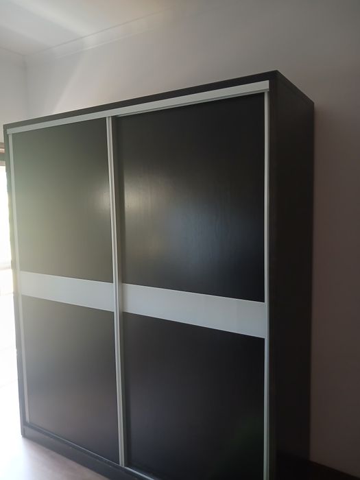 Roupeiro e 4 cortinas vendo em conjunto ou separado
