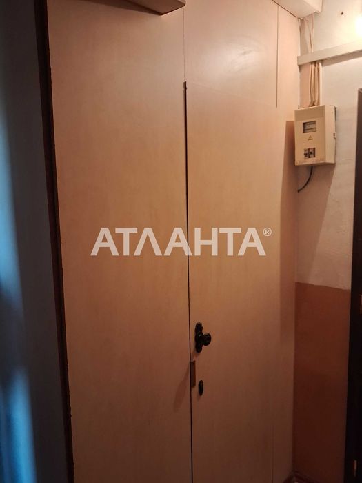 Комната в коммунальной квартире на среднем этаже  в Лузановке