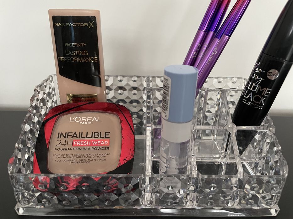 Organizer na kosmetyki jak nowy