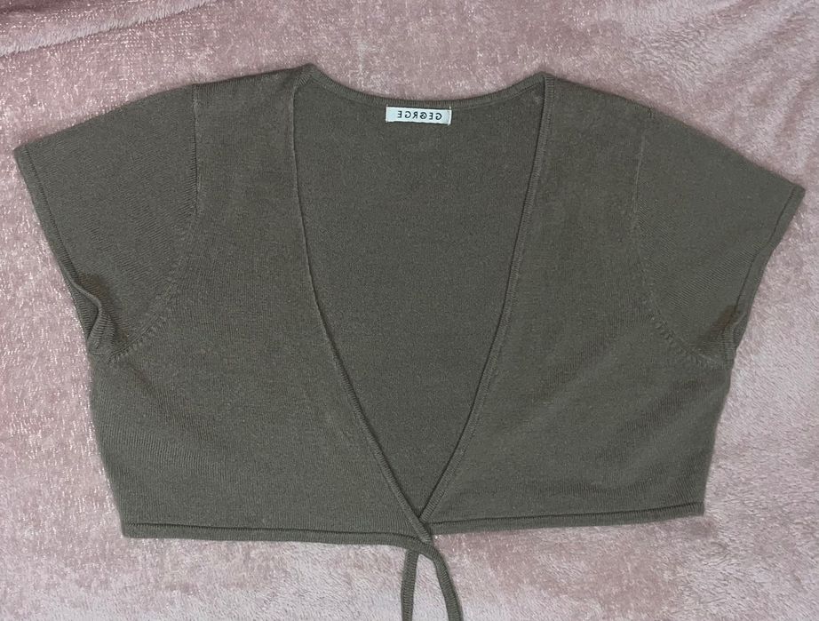 Топ на запах , колір хакі .