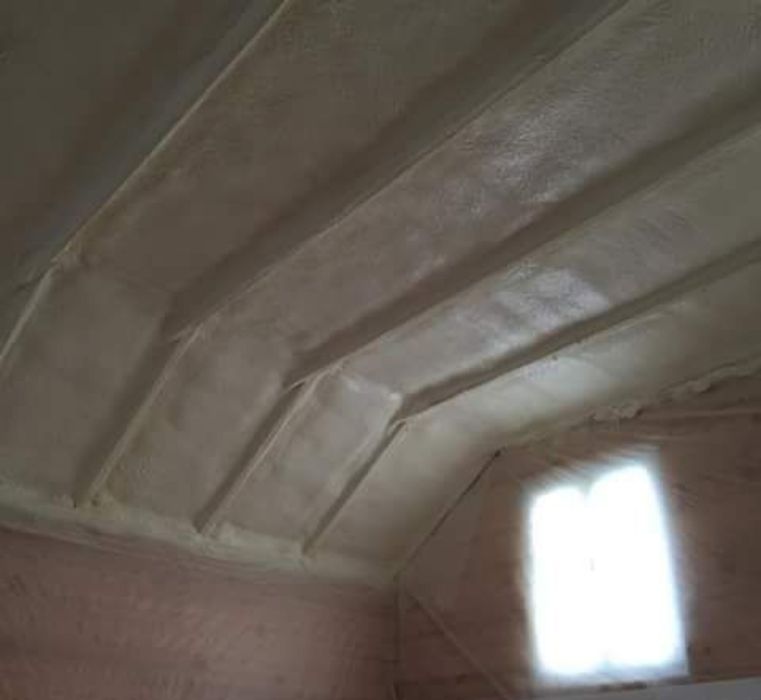 Утеплення пінополіуретаном, піною Сколе