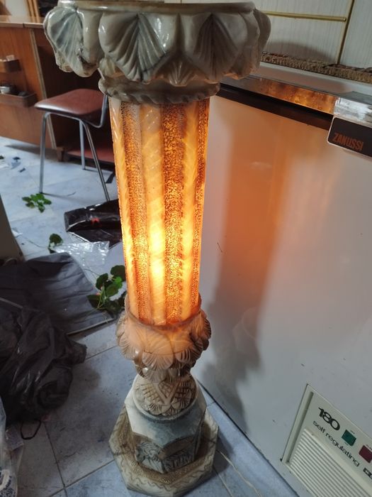 Candeeiro em pedra eletreficado