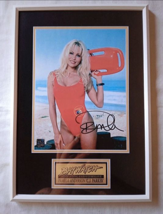 Moldura Série Baywatch C. J. Parker com Autógrafo (A4)