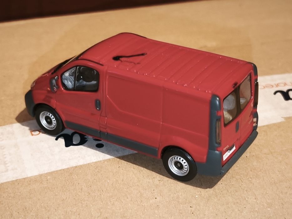 Opel Vivaro A Furgon (2001) - Minichamps 1:43