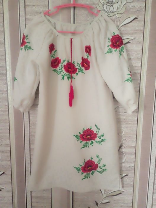 Продам дві вишиванки.