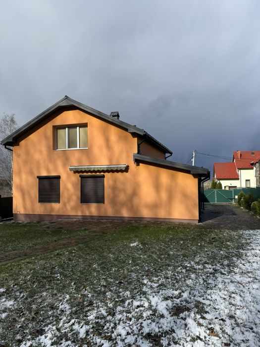 Готовий будинок біля лісу,поруч міста,готовий до заселення.