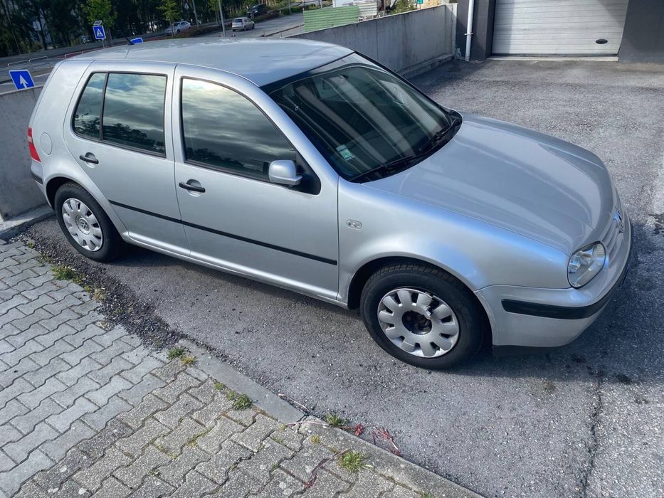 Volkswagen Golf IV 1.4 Gasolina – 2002 | 600 € | Leiria. Para reparar ou peças
