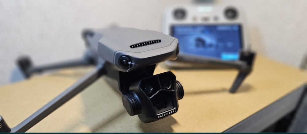 Квадрокоптер, дрон DJI Mavic 3 Pro + АКБ + пульт (без налета)