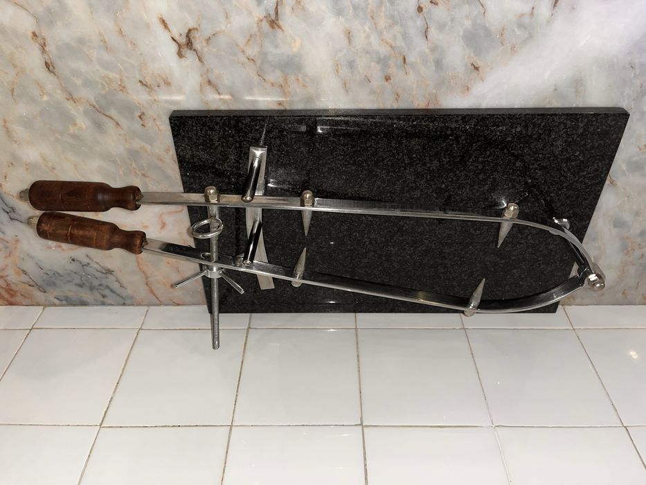 Suporte de presunto em Inox com base em pedra de granito