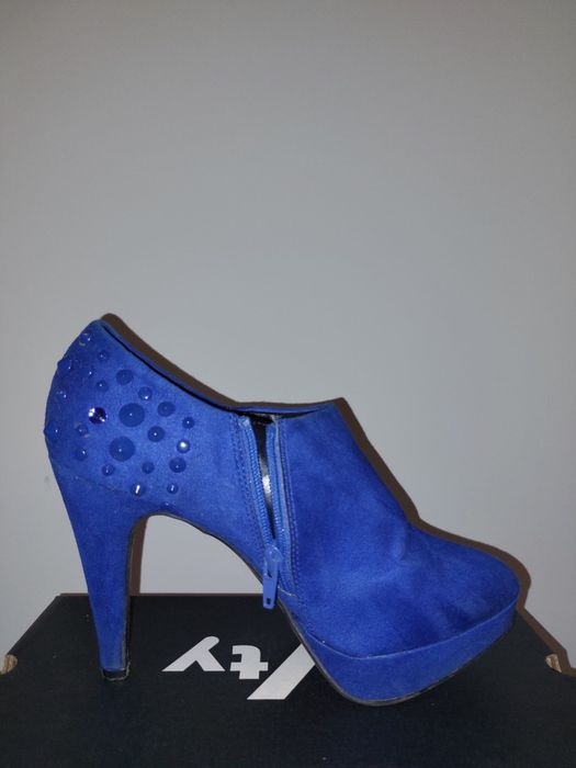 Buty na obcasie.