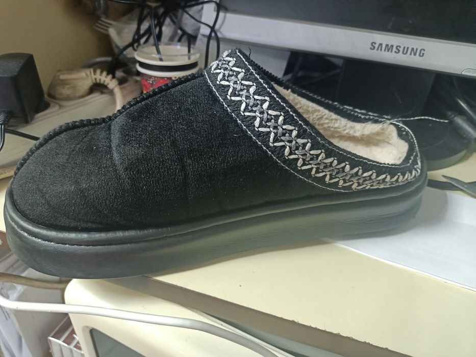Тапочки черного кольору