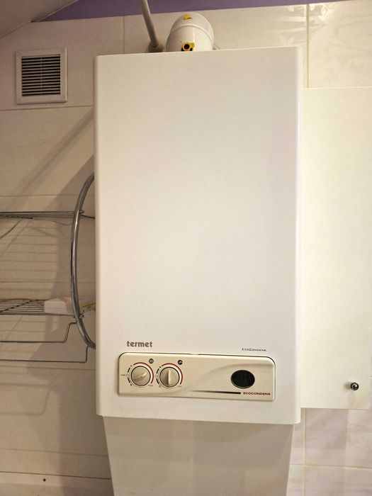 Piec gazowy 2-obiegowy z zamkniętą komorą spalania.Termet Eco-Condens