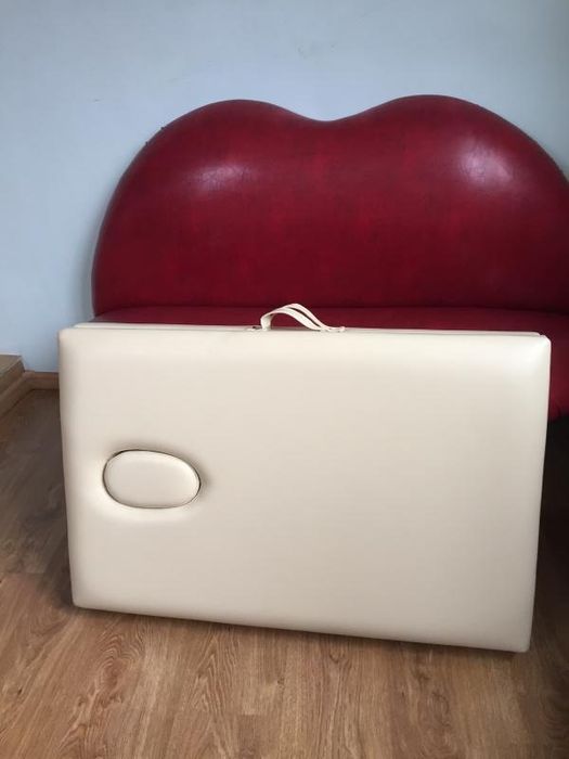 Продається масажний стіл новий