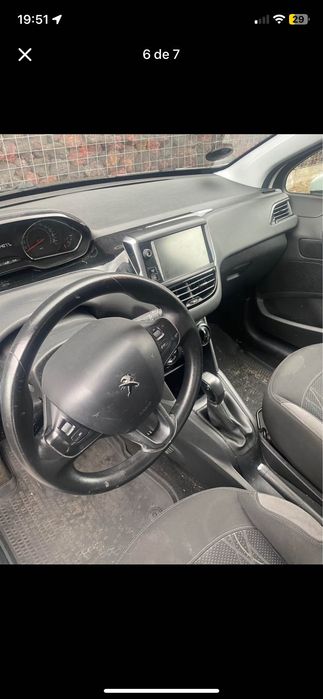 Peugeot 208 1.2 vti — photo 2