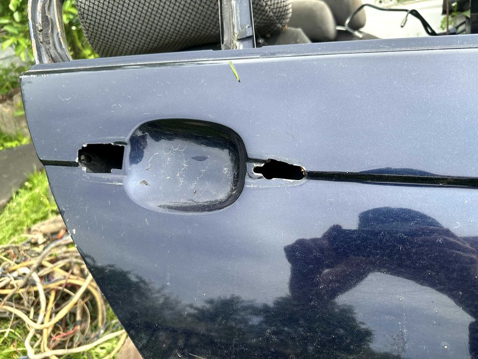 Задня права синя дверка БМВ е46 седан синій колір правая дверь двері