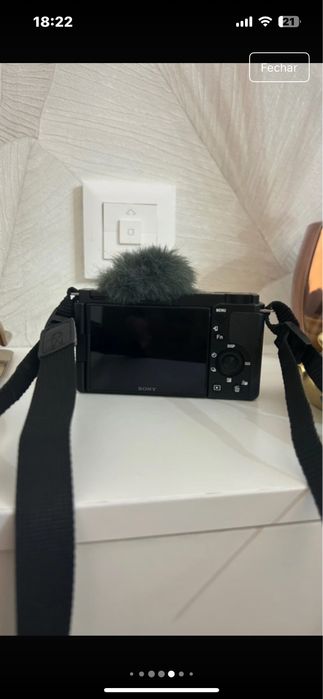 Sony ZVE-10 35mm Full-frame.