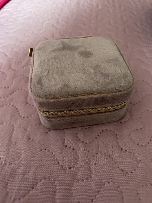 Guarda joias em veludo