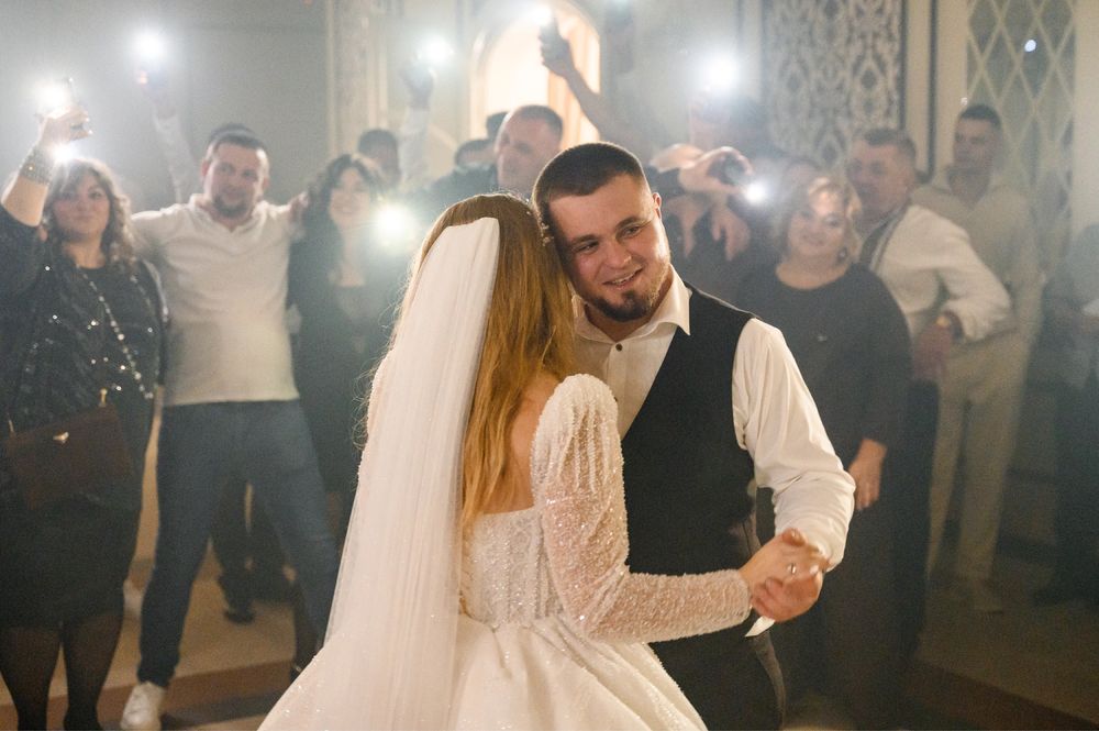 Продам весільну сукню