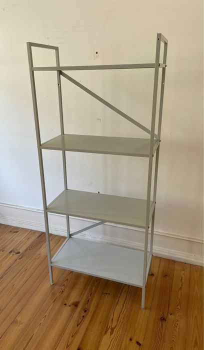 Estante de metal do Ikea