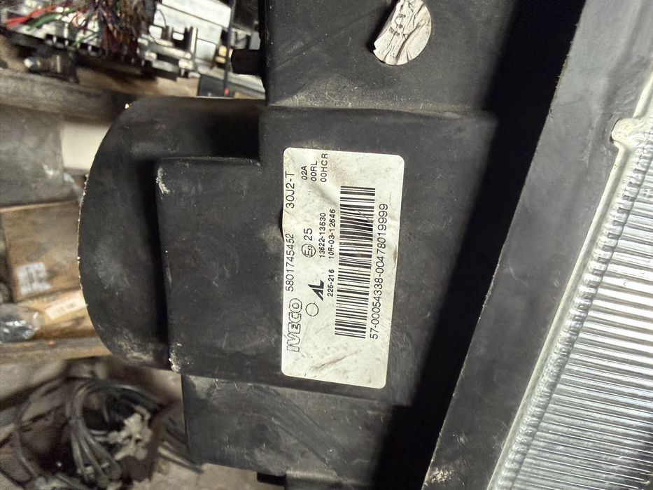 Lampa iveco stralis hiway  prawa