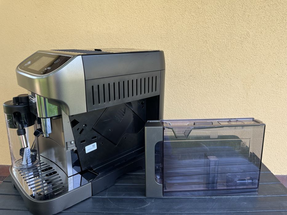 Автоматична кавомашина Delonghi Magnifica Plus із Німеччини гарантія