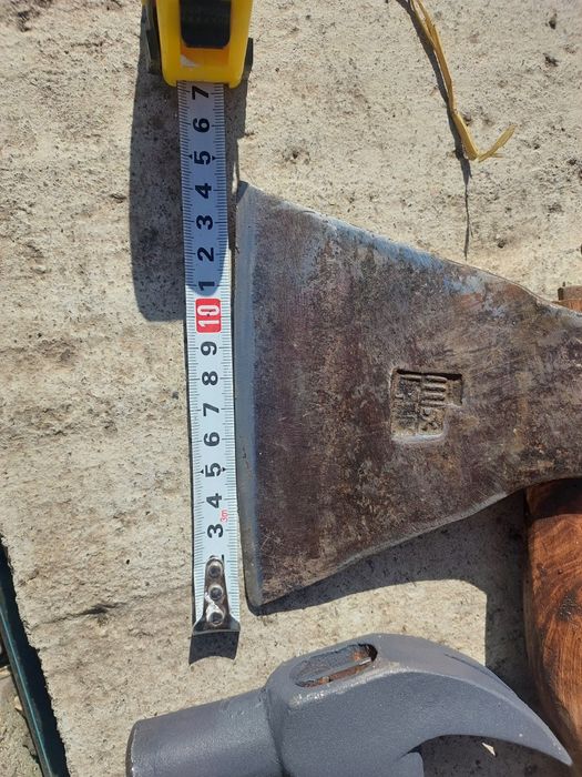 Топор ,молотки ,