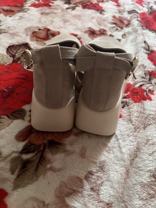 Босоніжки закриті замша