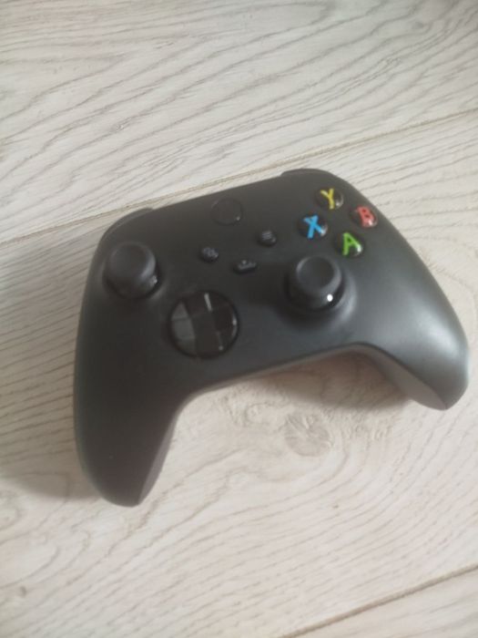 Продам Xbox Series S 512 gb приехал с Европы состояние нового