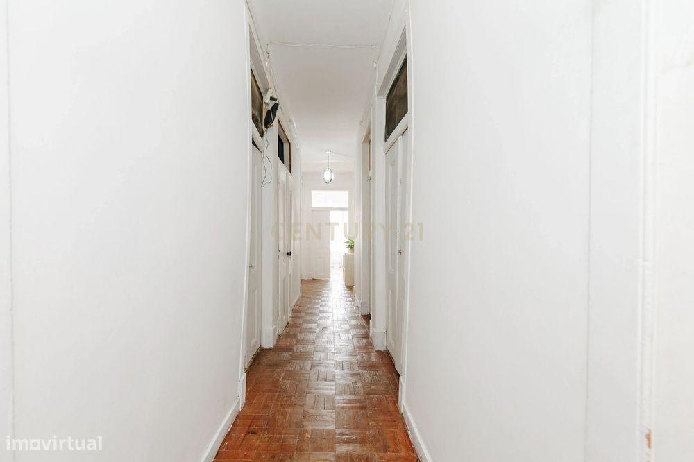 Apartamento T6 na Rua Alexandre Herculano - Oportunidade Única