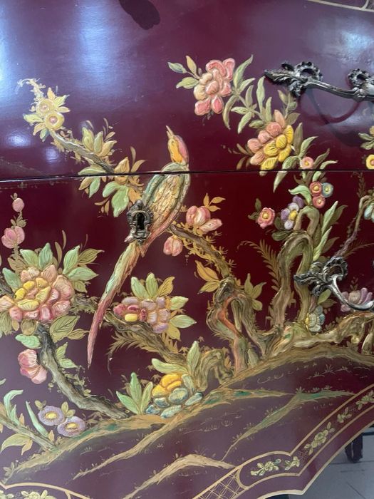 Comoda chinesa lacada  e comnpintura manual
