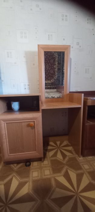 Продам  туалетну тумбочку