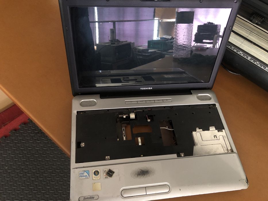 Carcaca  Toshiba em otimo estado Satelite L500 - 13w