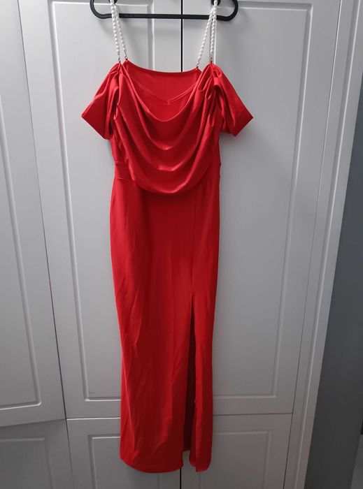 Elegancka czerwona sukienka