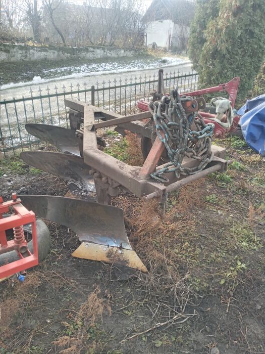 Плуг трьохкорпусний 3×35