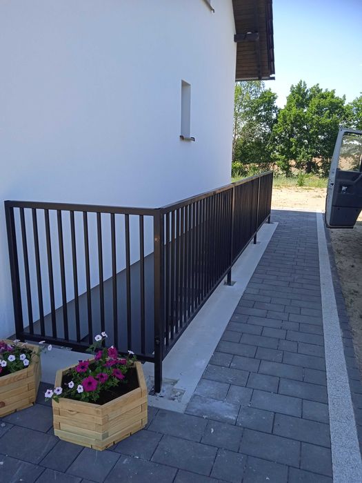 Wykonam/Naprawie/Montaż Ogrodzenia/Bramy/Kojec/Usługi małą koparką.