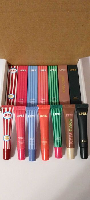 Акція! 1+1+1=4 Блиск для губ Lipss нові.