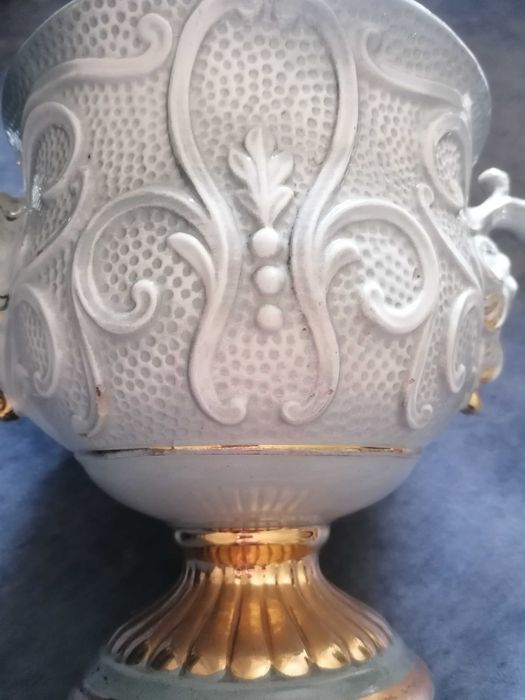 Vaso com asas, da marca Alcobaça.