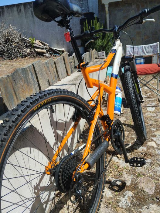 Bicicleta BTT, com muitos upgrades, Ler descritivo