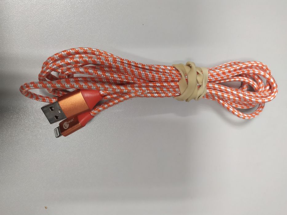 Zestaw 4 kabli USB do Apple iPhone.