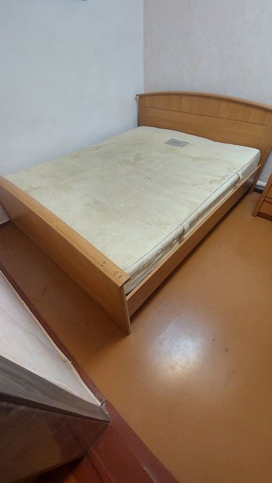 Продам двоспальне ліжко
