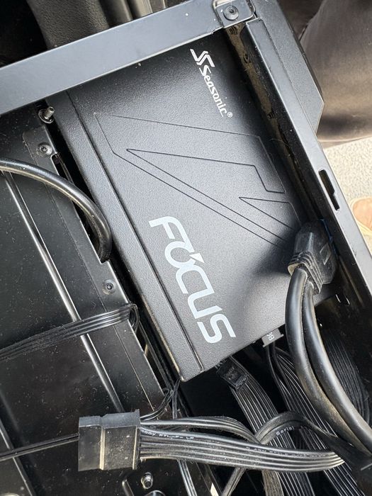Torre Phanteks P400A + PSU Seasonic
