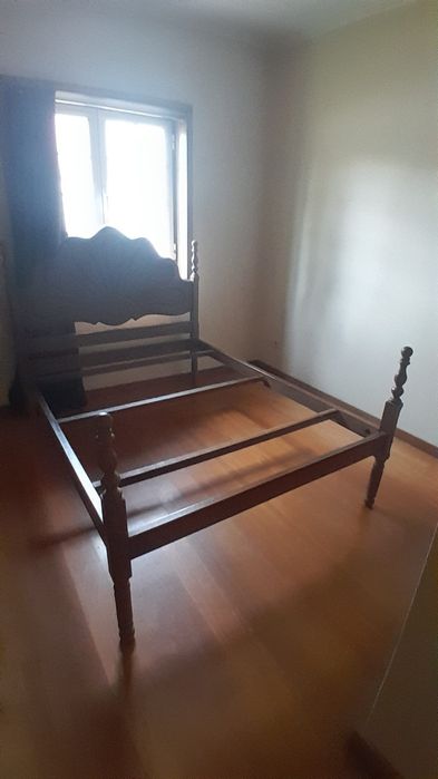 Cama de casal usada