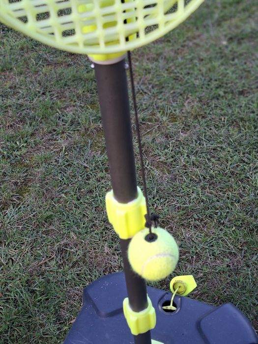 Swingball, pilka na sznurku