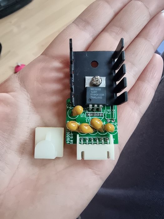 Płytka z regulatorem napięcia MIC29300-3.3BT