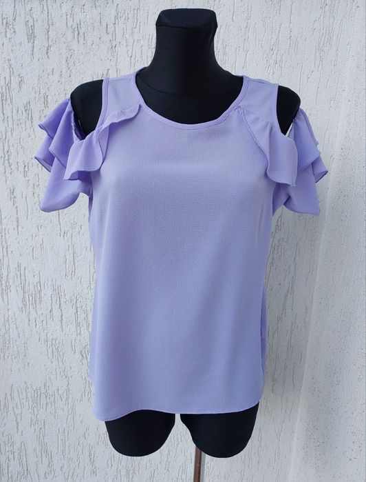 Bluzeczka z falbanami w roz M/L.