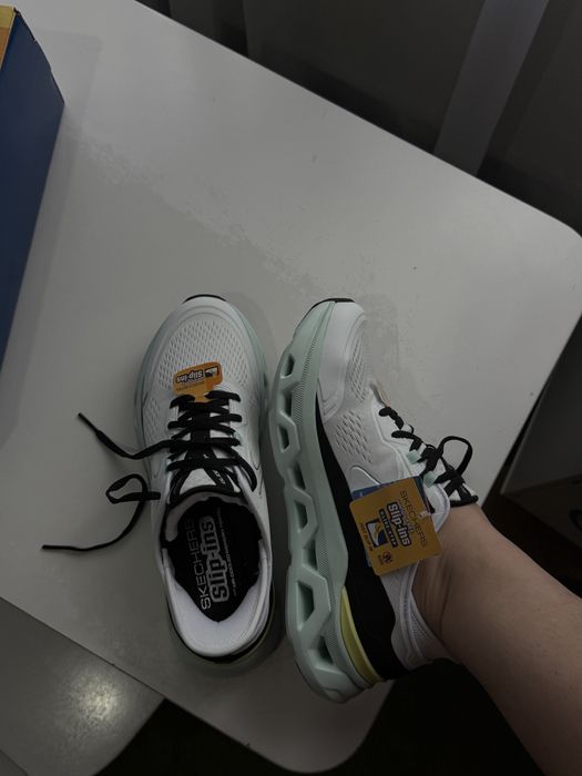 Кросівки жіночі Skechers