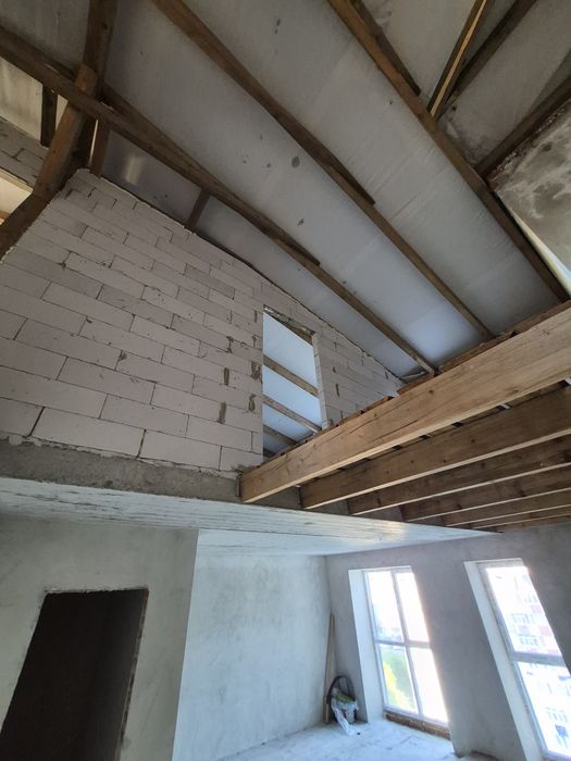 Велика двохярусна квартира в центрі міста (125,7 м²)